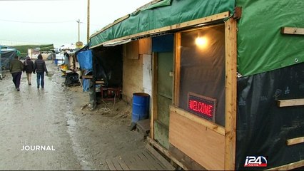 Cazeneuve défend l'action de l'Etat en faveur des migrants