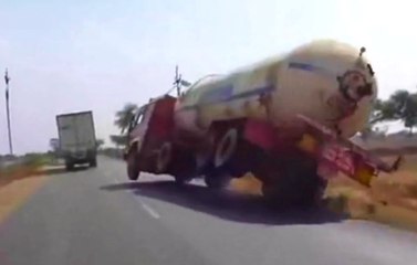 LPG Yüklü Tanker Dengesi Bozulunca Devrildi