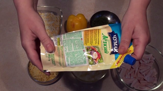 Оригинальные рецепты салатов. Салат Пчелка. Салат сыр ананас ветчина