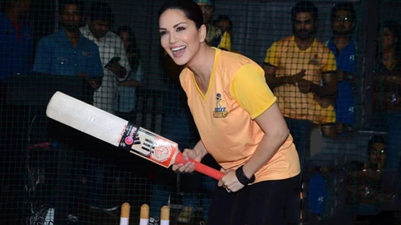 WATCH Sunny Leone Playing LIVE Cricket At BCL Team Launch