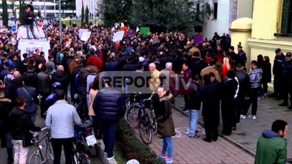 Report TV - Biznesi i vogël protestë për  rritjen e taksave: Falimentim!