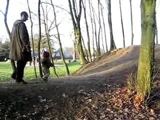 Jalil grimpe sur la montagne