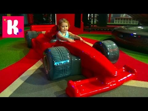 Катя в Дубаи День#9 идём на детскую площадку Феррари кататься с горок Ferrari World interteinment