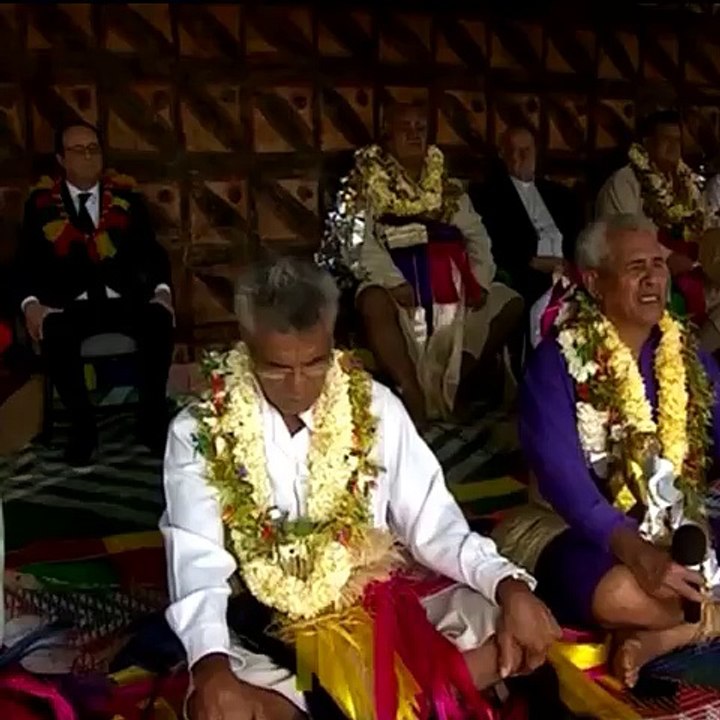 Quand François Hollande s'applaudit tout seul...
