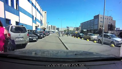 Дура в розовой кофточке