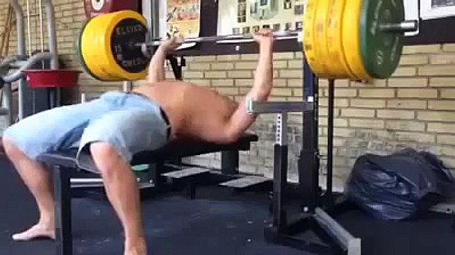 Почему заниматься со штангой у себя дома очень опасно