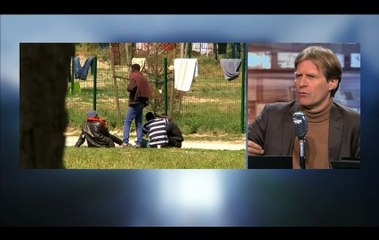 Calais: "Il s'agit de proposer aux migrants un hébergement digne en centre d'accueil"
