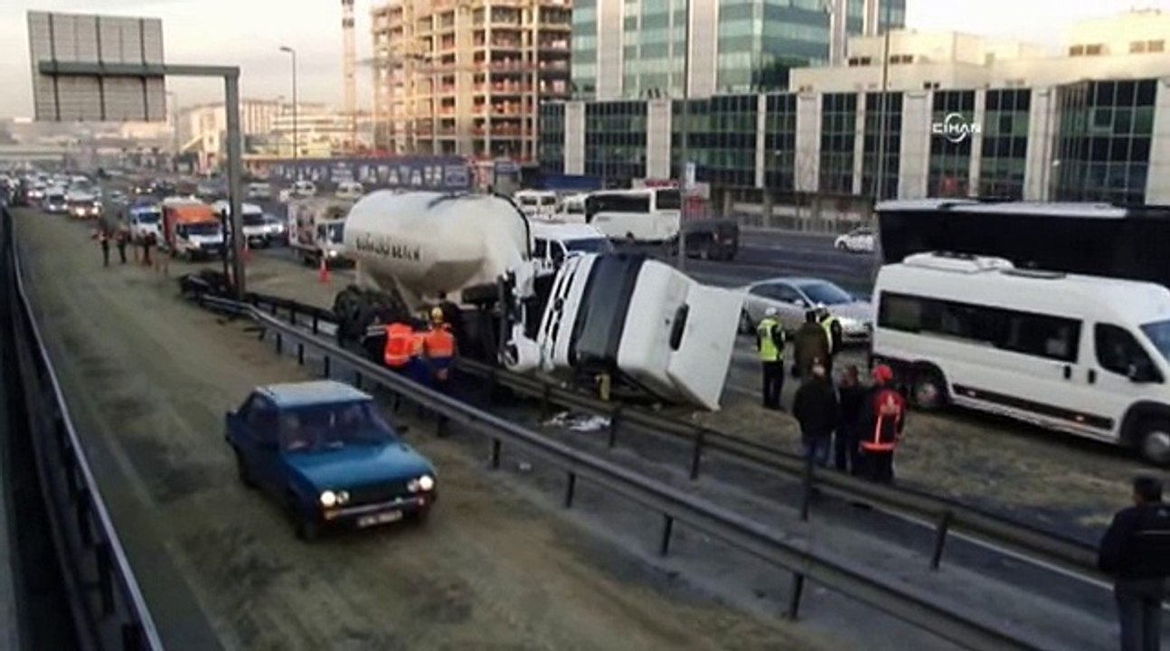 İstanbul'da tanker kazası E-5 trafiğini felç etti