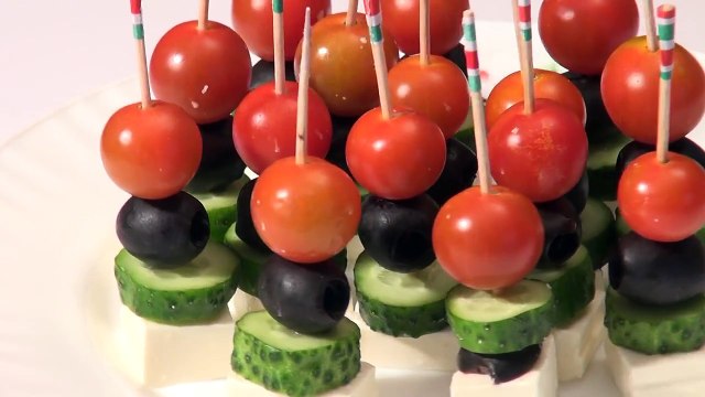Канапе на шпажках на праздничный стол. Простой рецепт канапе на шпажках