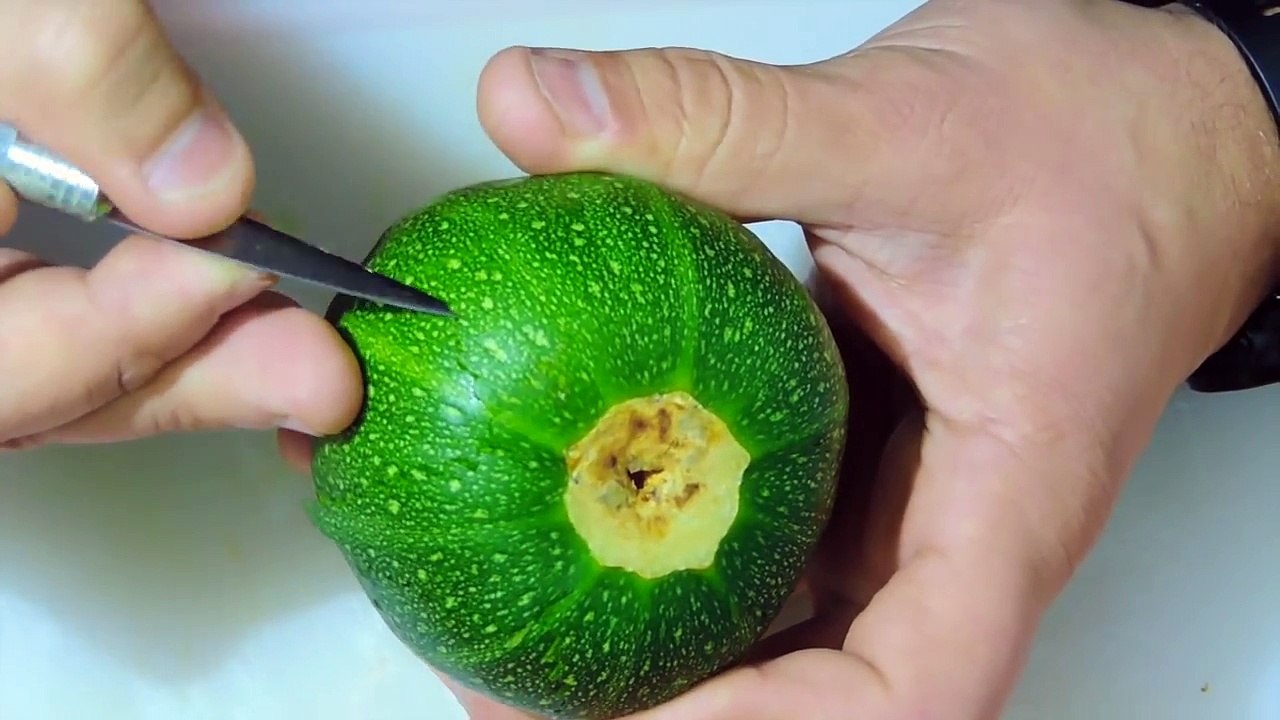 How to Make a Rose on Zucchini - J. Pereira Arte Carving Fruits and Vegetables