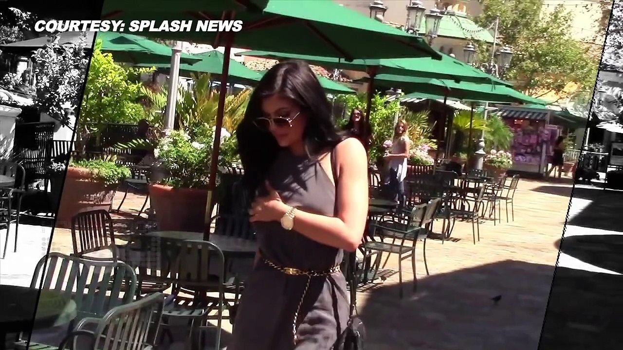 Kylie Jenner SEXY LINGERIE Suprise For Tyga On Valentines Day