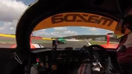 Expérience intense dans la piste a l'intérieur de la Mazda 767 B