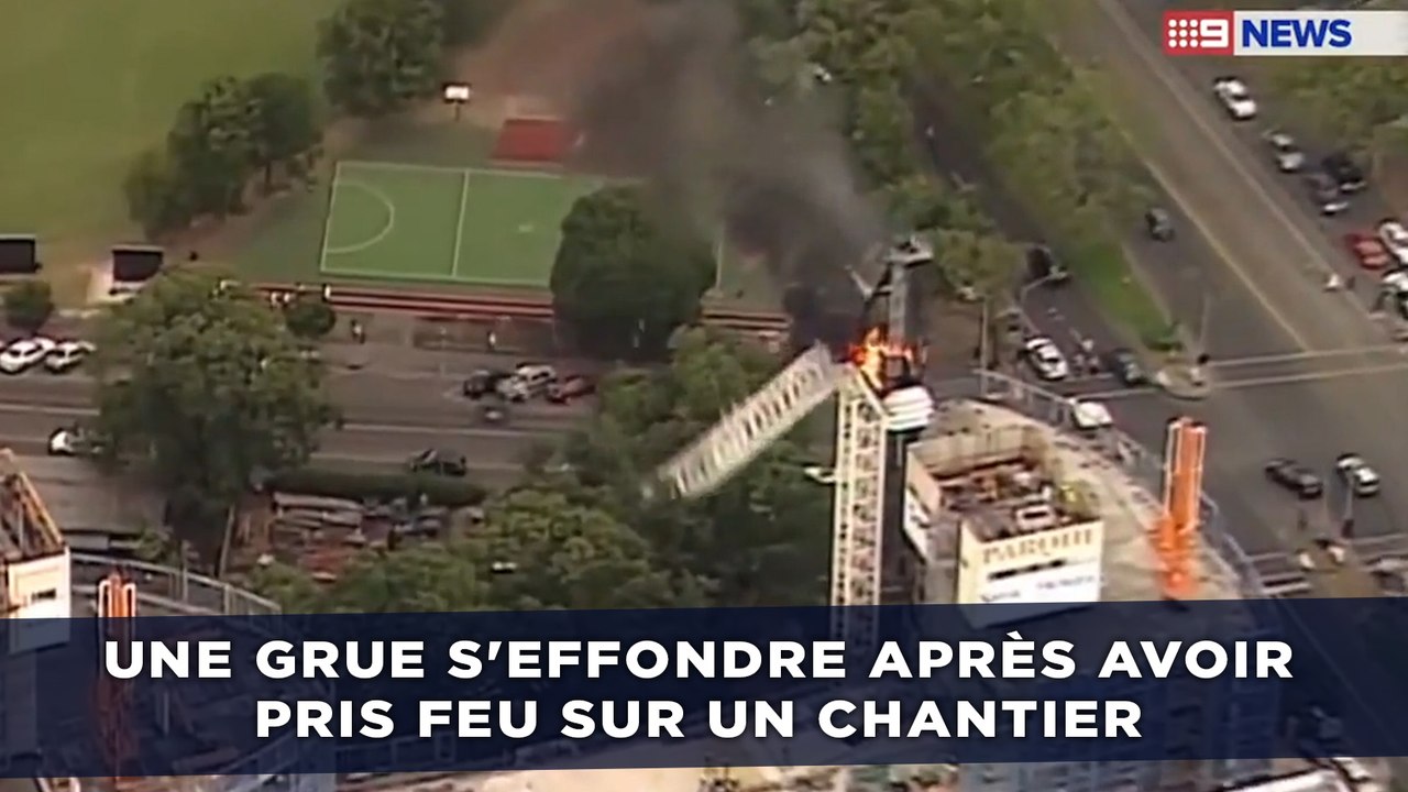 Une grue s'effondre après avoir pris feu sur un chantier