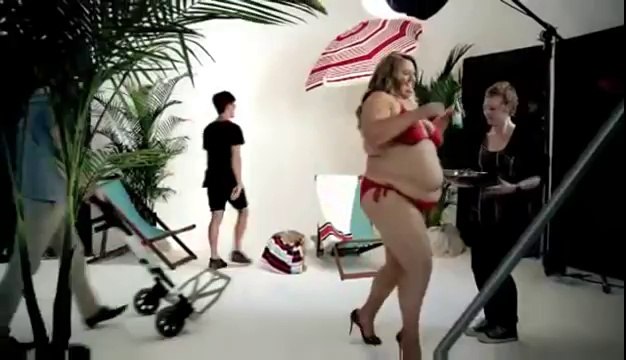 LG Kompressor Plus - Dyson-Like Vac Banned Commercial