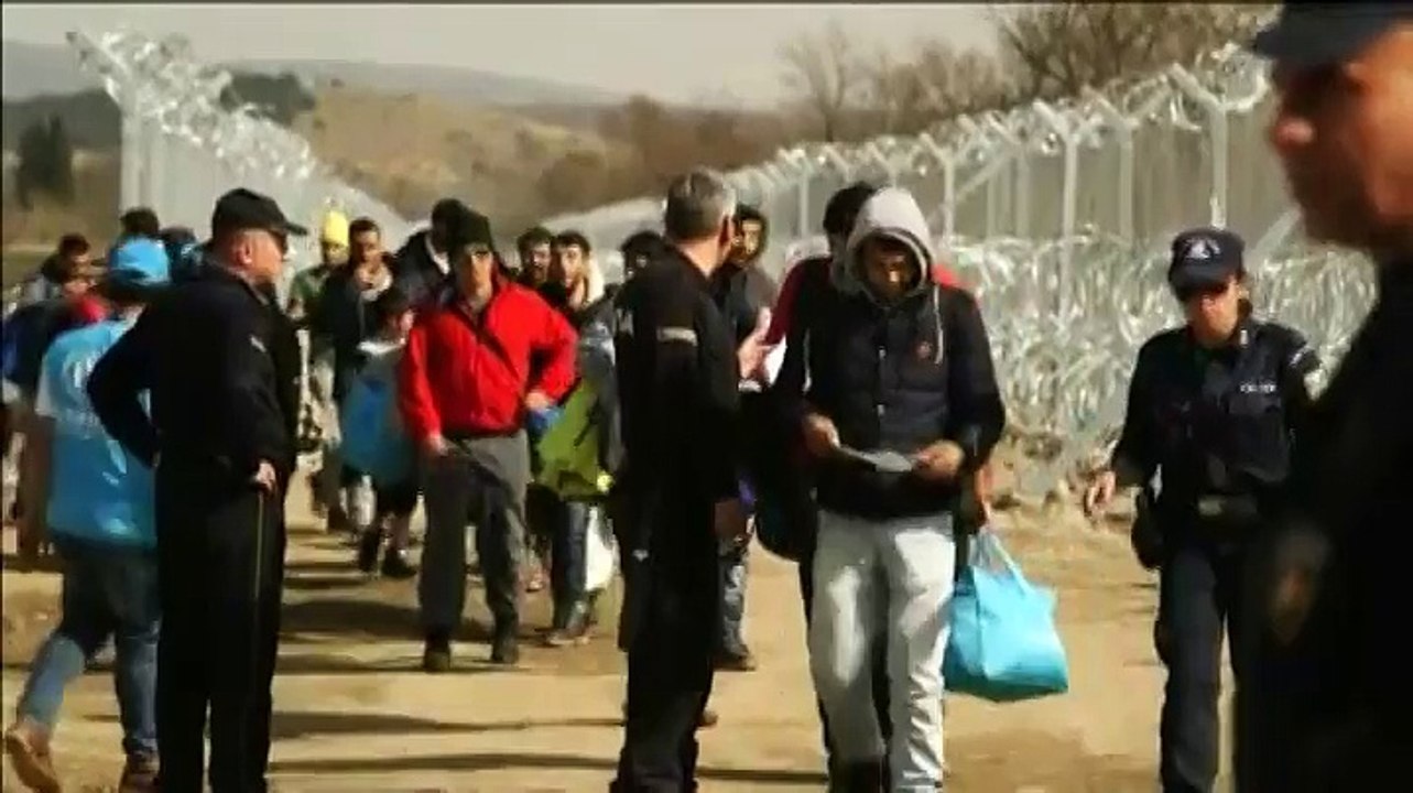 Les migrants afghans refoulés par la Macédoine transférés à Athènes