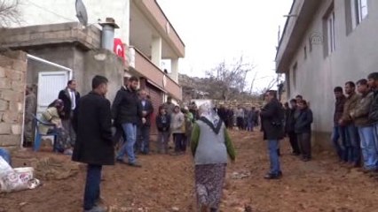 Video herunterladen: Sur'daki Terör Operasyonu - Şehit Jandarma Uzman Çavuş Selçuk Dost'un Baba Evi