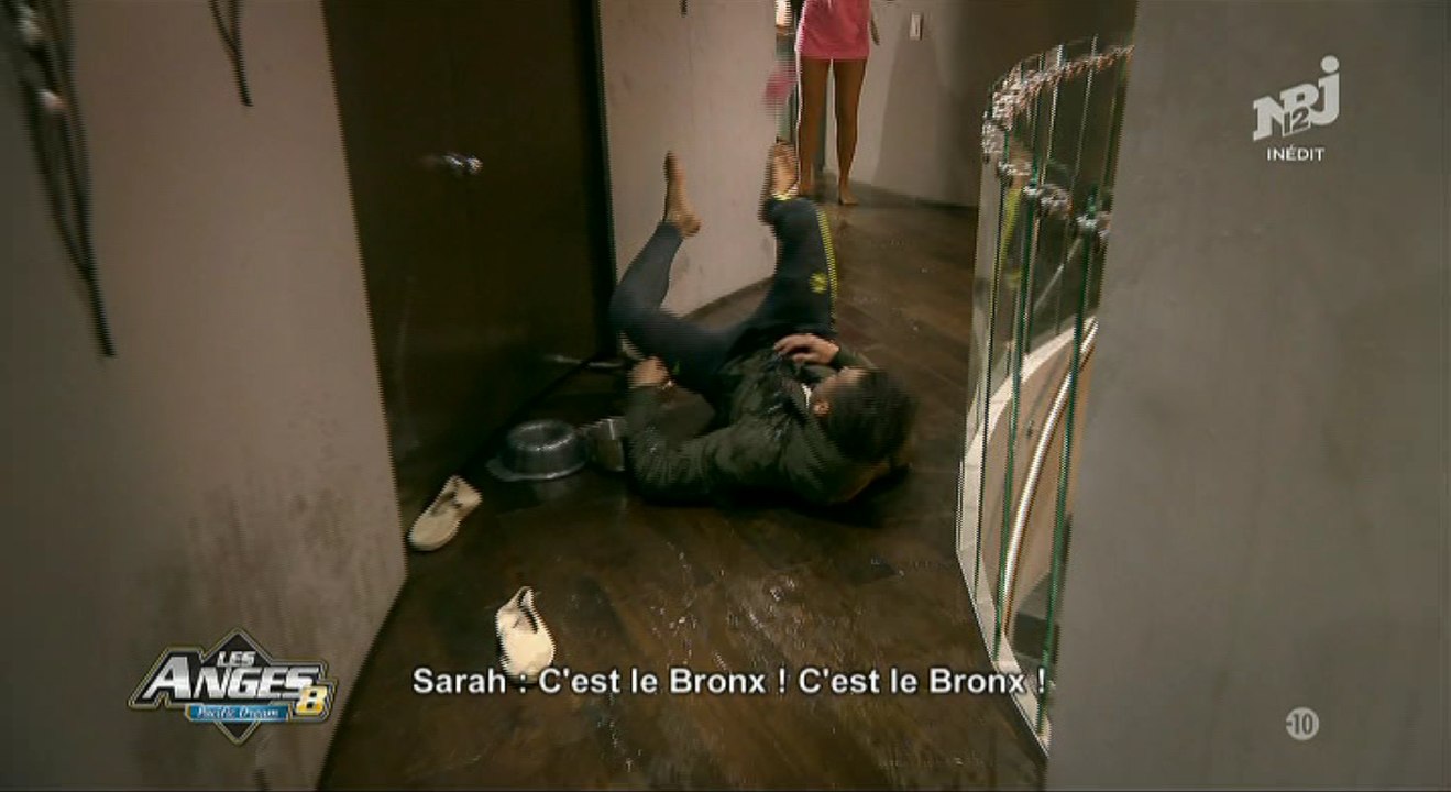 La chute de Ricardo dans Les Anges 8 ! - ZAPPING TÉLÉ DU 23/02/2016