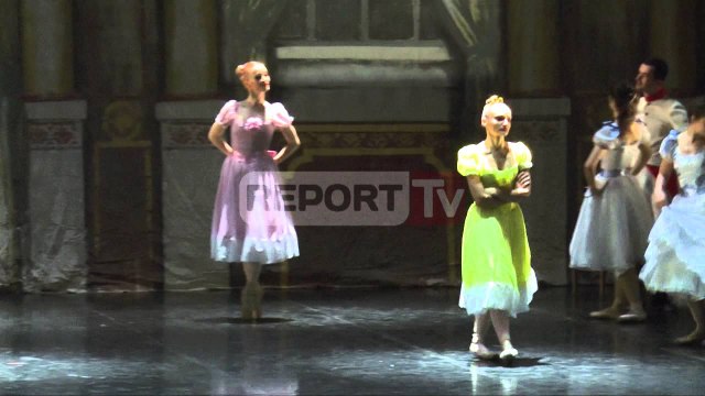 Report TV - “Balloja e Diplomës” mbledh të rinjtë në Teatrin e Operas dhe Baletit
