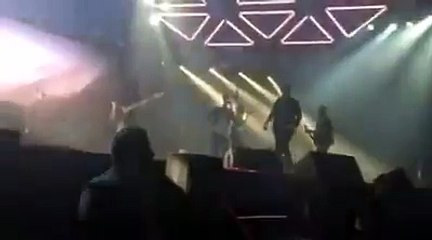 Alejandro Sanz defiende a mujer en concierto