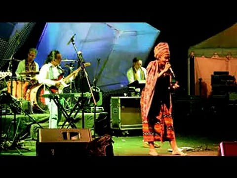 Lisa Ruing @Bali World Music Festival - Inak Senaren (original) (World Music 720p)