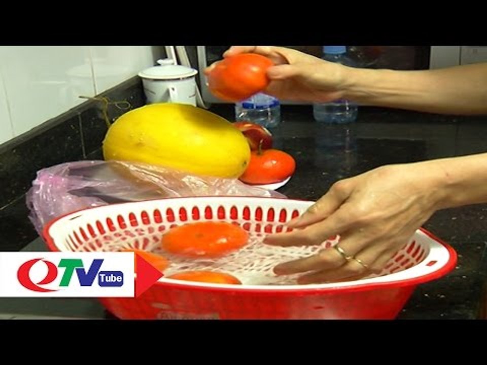 Người dân cảnh giác trước hoa quả bẩn | QTV