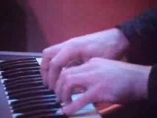 Kate Bush - Running up that Hill - Live