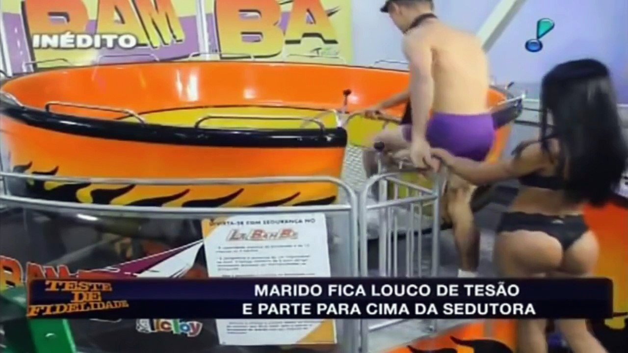 teste de fidelidade marido faz de tudo pra acerta o alvo da sedutora pelada - - Full fidelity test