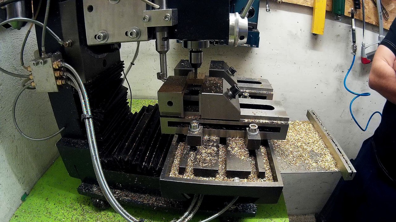 Wabeco F1200 CNC Hartmessing VHM 4Schneider