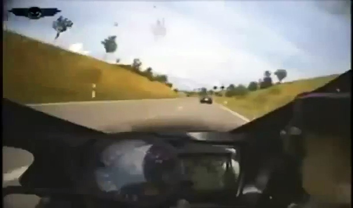 Passing The Cops At 300 Km_h_(480p)