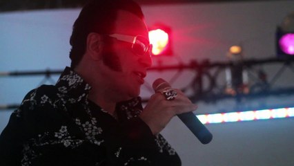 Kim Kredel sings 'Little Sister' Elvis Week 2015