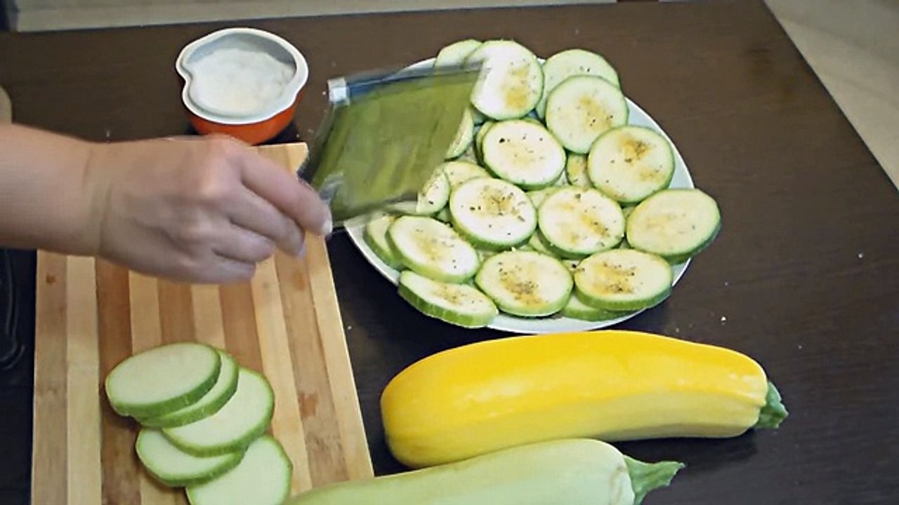 Запекаем КАБАЧКИ с помидорами под сыром. Вкусненько!