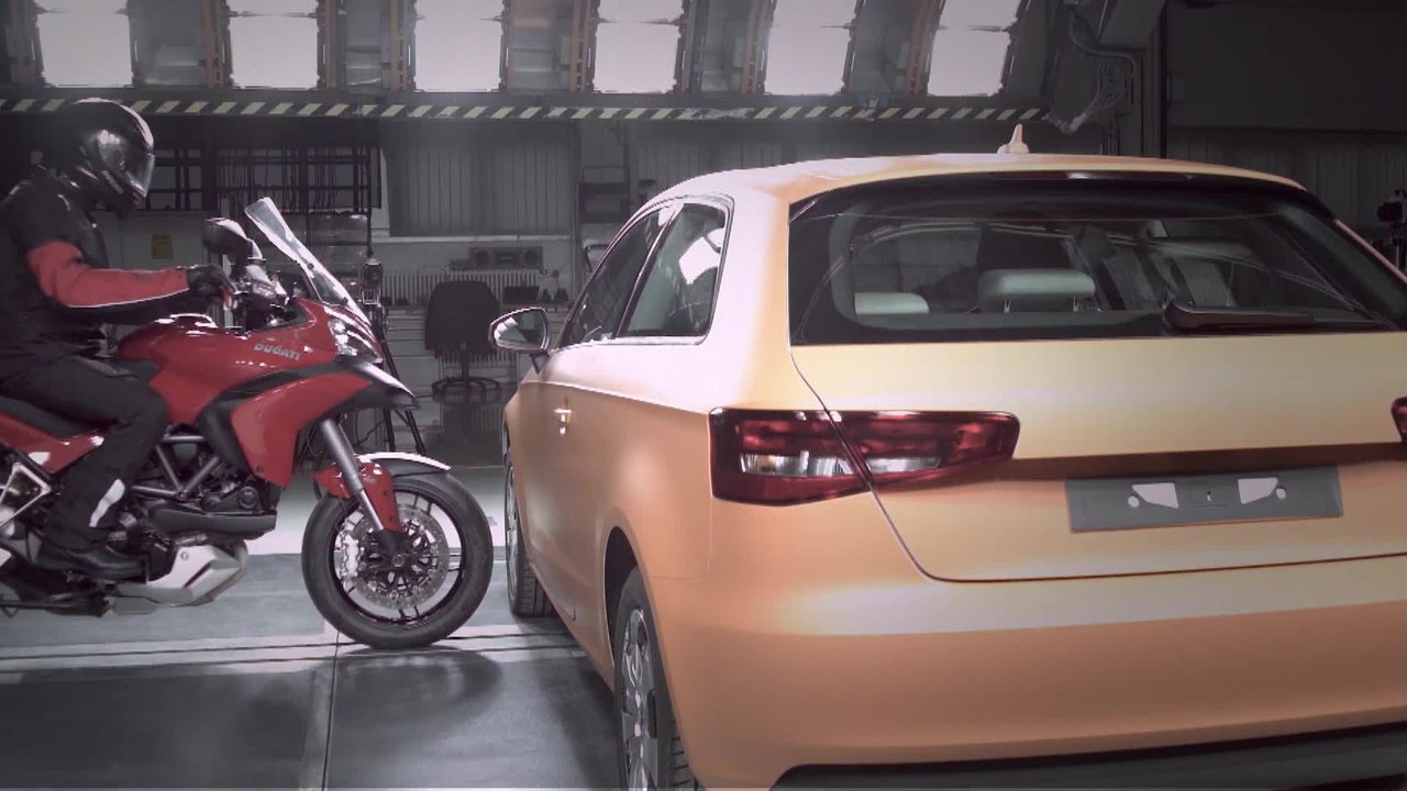 2015 Ducati Multistrada D|Air Crash Test