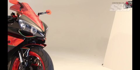 Photoshoot with Joling and a custom fat tire R1