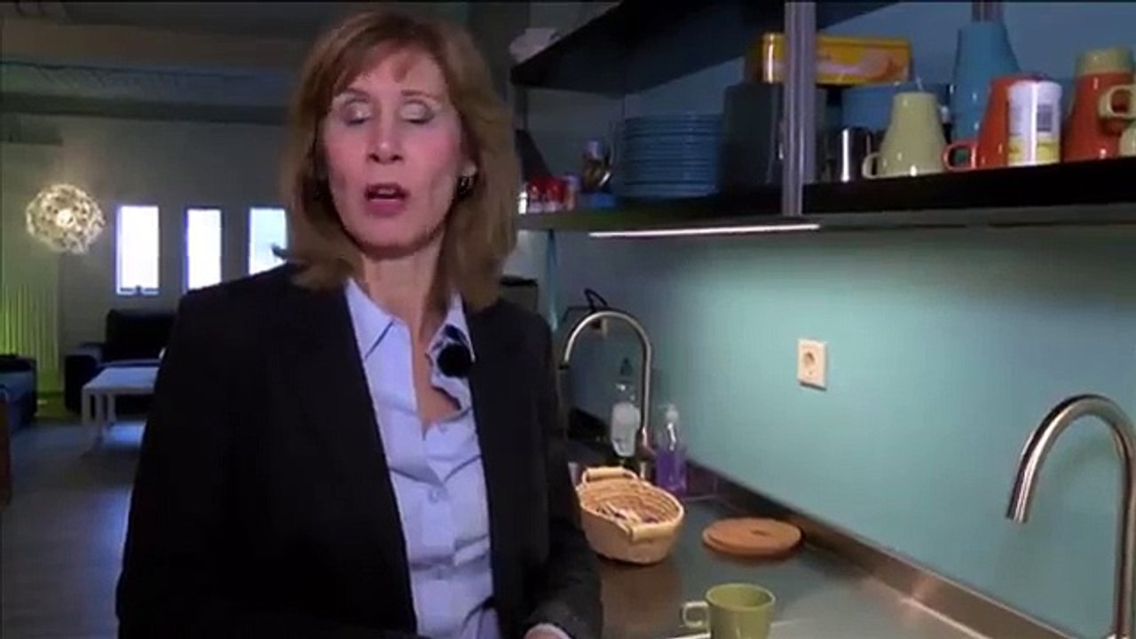 Werklozen in het Westland ontmoeten elkaar in werklozencafé (720p Full HD)