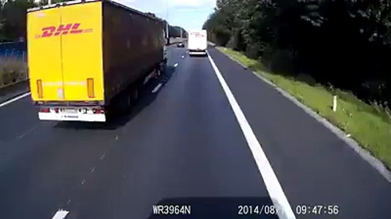 The Mania that people have crossed three lanes in a row to take exit