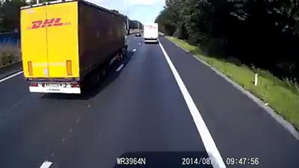 The Mania that people have crossed three lanes in a row to take exit