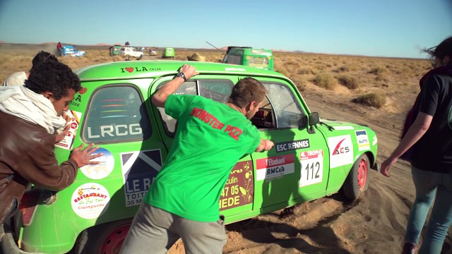 Raid 4L Trophy 2016 - JT n°5 : Première journée à Merzouga & remise des dons