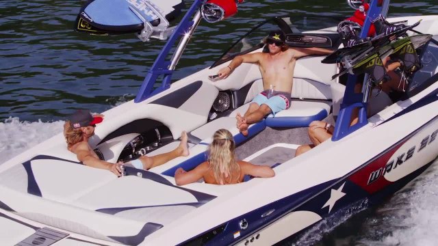 Wakesurfing Review: 2014 Malibu Wakesetter 247 LSV