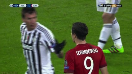 Mandzukic tries to provoke Lewandowski by feigning to headbut him