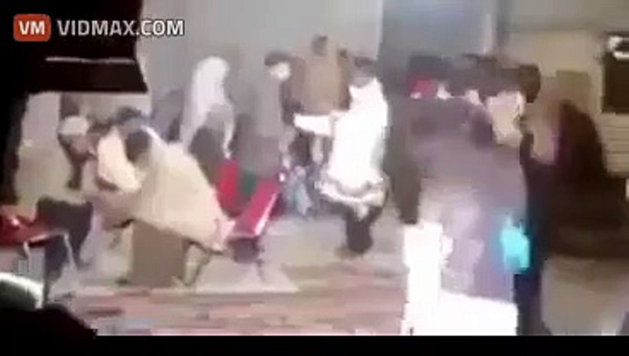 Musulmán golpea a una mujer China por negarse a bailar con él ¡Gran Error!
