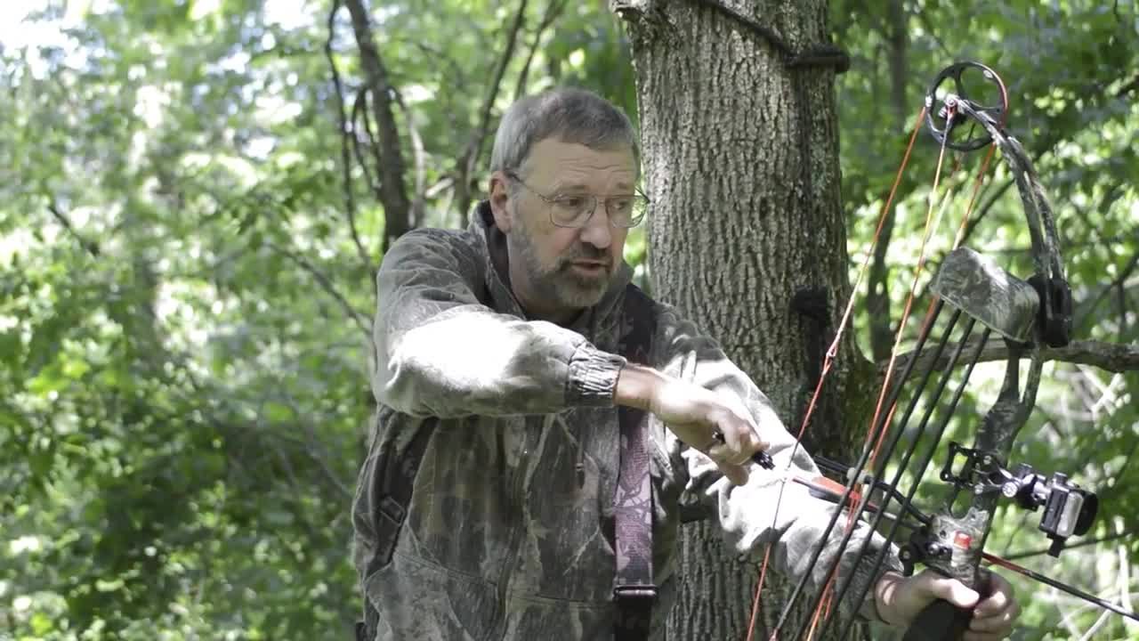 Bowhunting Prep Shooting From a Treestand video Dailymotion
