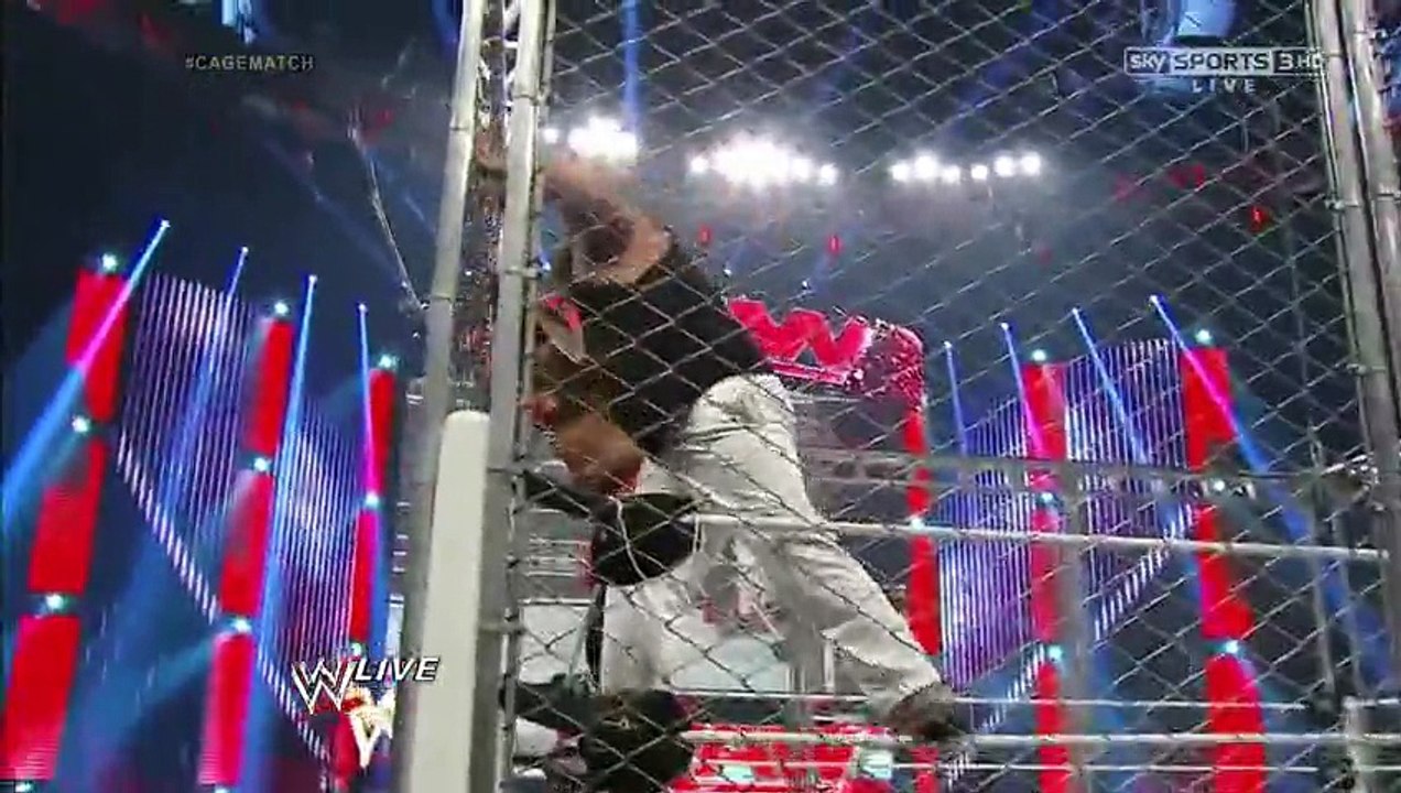 Daniel Bryan & Bray Wyatt vs The Usos Steel Cage Match   Raw Latino ᴴᴰ
