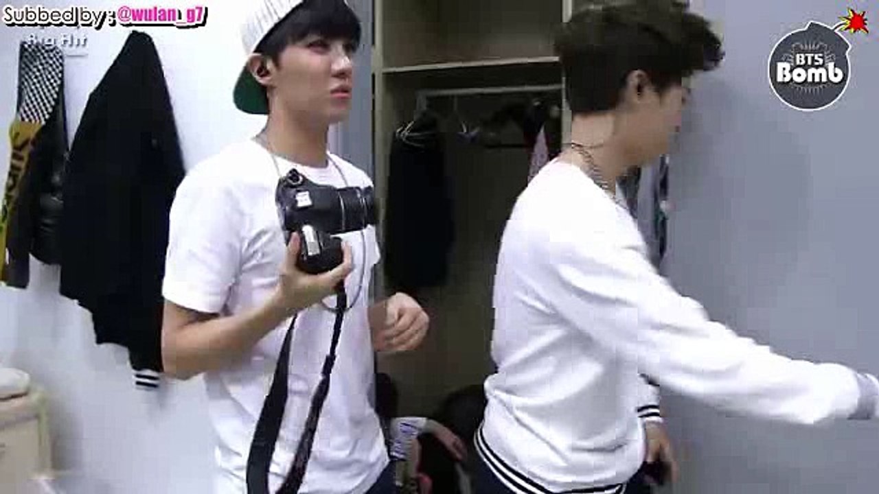 [INDO] [BANGTAN BOMB] Photographer j-hope & Jung Kook lol