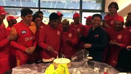 Islamabad United Celebrating Muhammad Sami 100 wickets in T20 I HBL PSL 2016