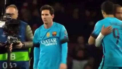 Lionel Messi y Petr Cech_ el emotivo abrazo tras el fin de un 'maleficio'