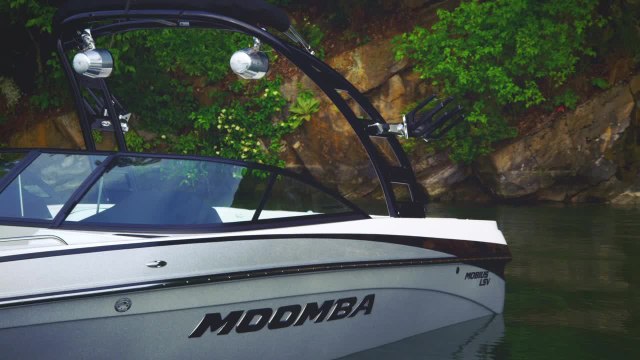 WAKEBOARDING Top 3: 2014 Moomba Mobius LSV