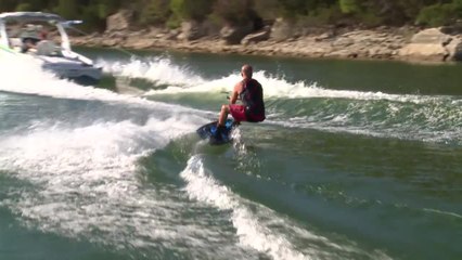 Video herunterladen: Wakeboarding Review: 2014 Tigé RZR