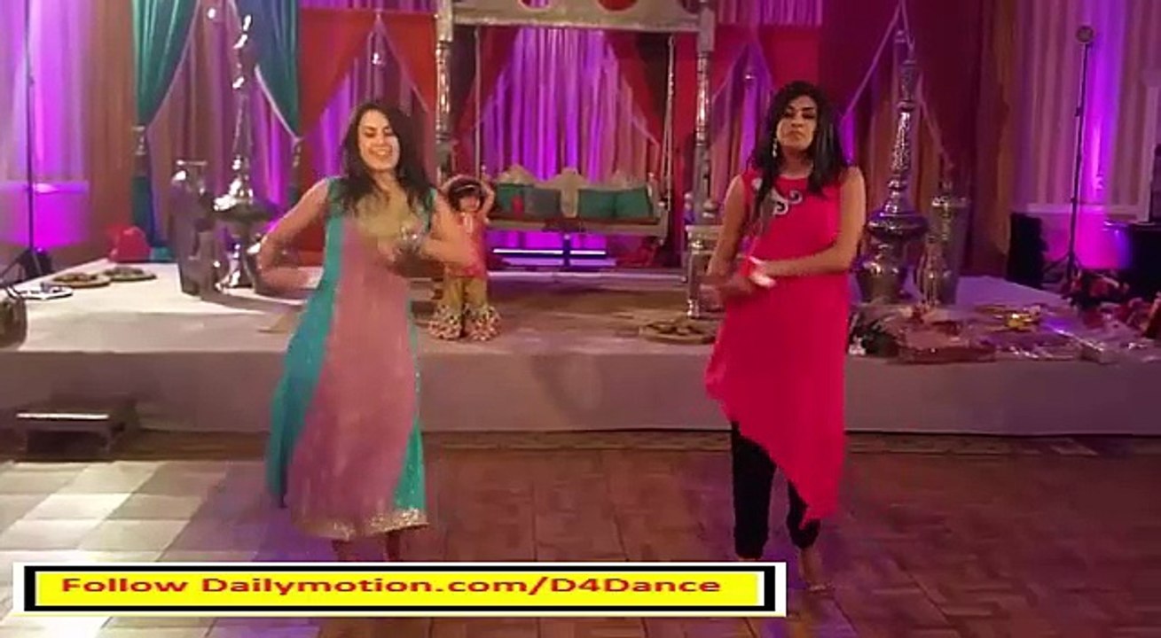 Indian Girls Doing Rocking Dance - HD