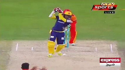 سنگاکارا کے شاٹ سے علیم ڈار بال بال بچے ...