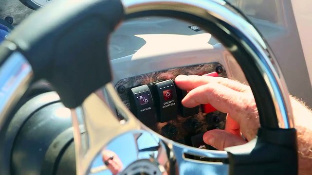 Stingray 214 LR Sport Deck - Boat Buyers Guide 2013